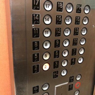 エレベータのボタン