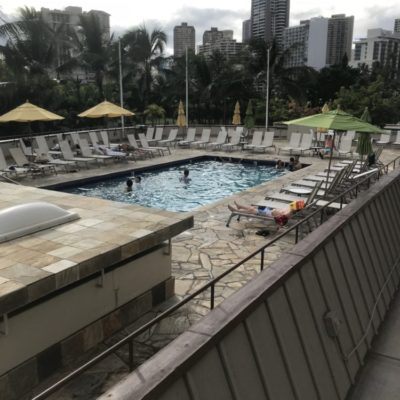 3F プール。シンプルですが楽しめます。シャワーもあります。